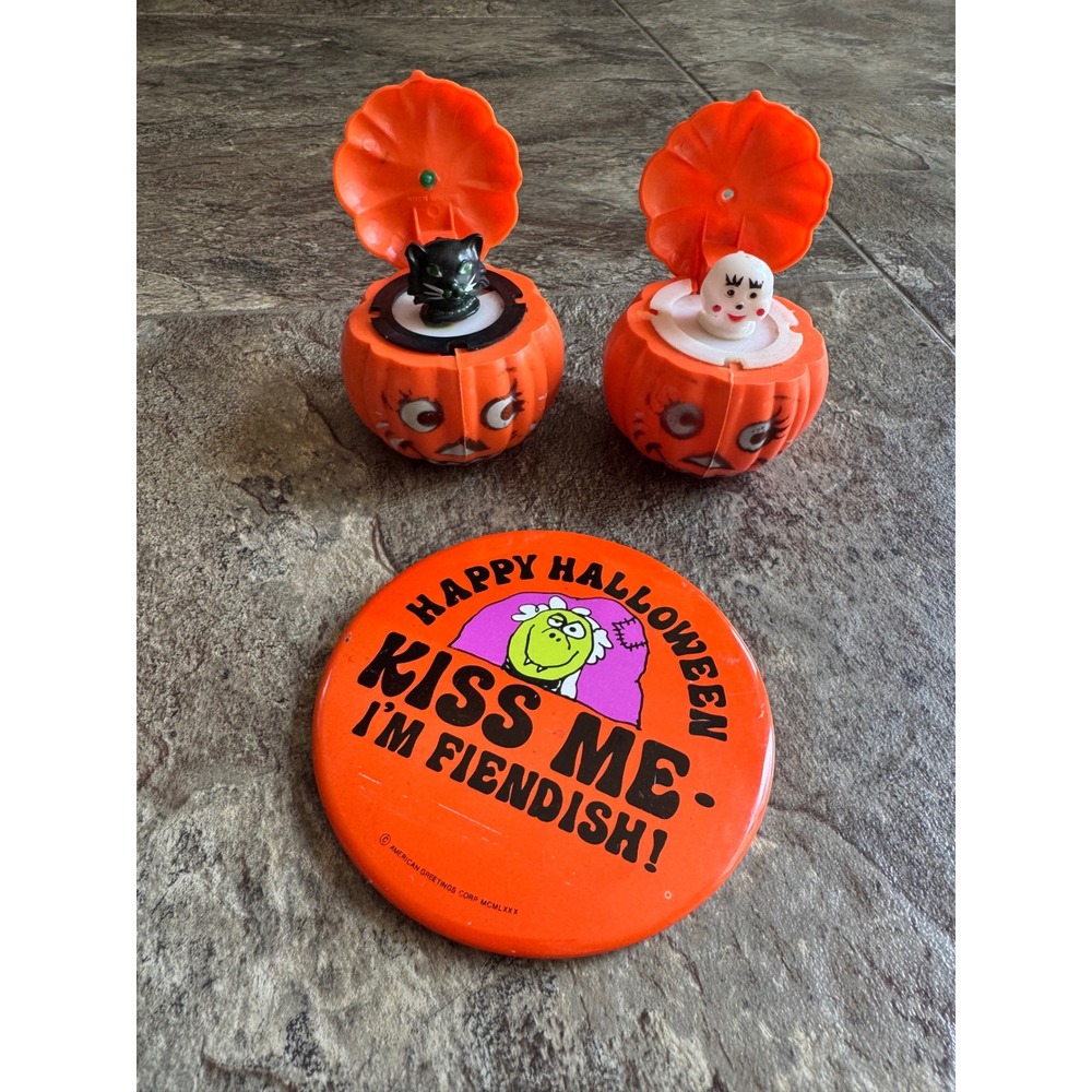 Vintage RARE Halloween Decor Pumpkin Squeak Toys  + Kiss Me I'm Fiendish Pin‎